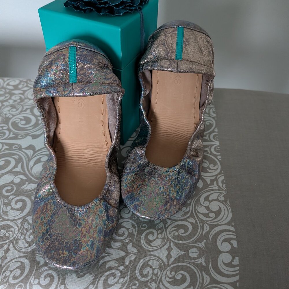 NWT/NIB Limited Edition Love Potion Tieks, size 11